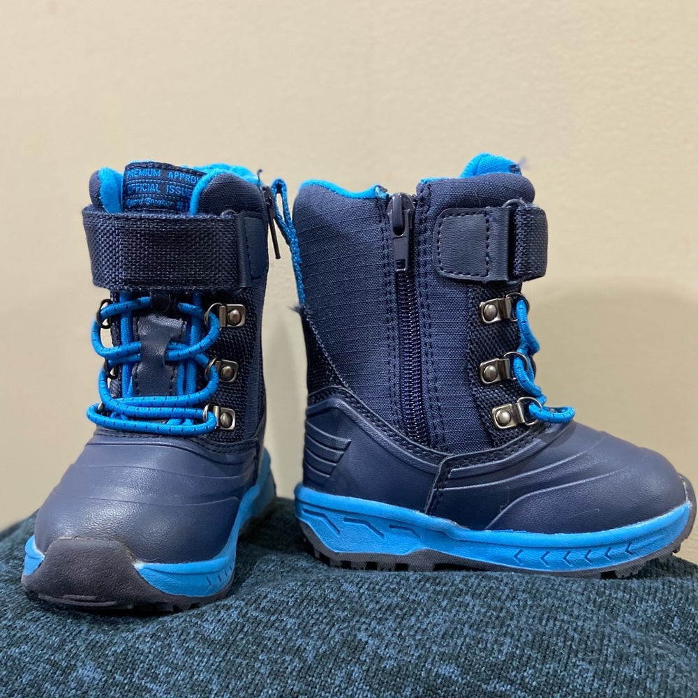 Carter’s Baby/Toddler Size 5 Winter Boots. 12-18 months